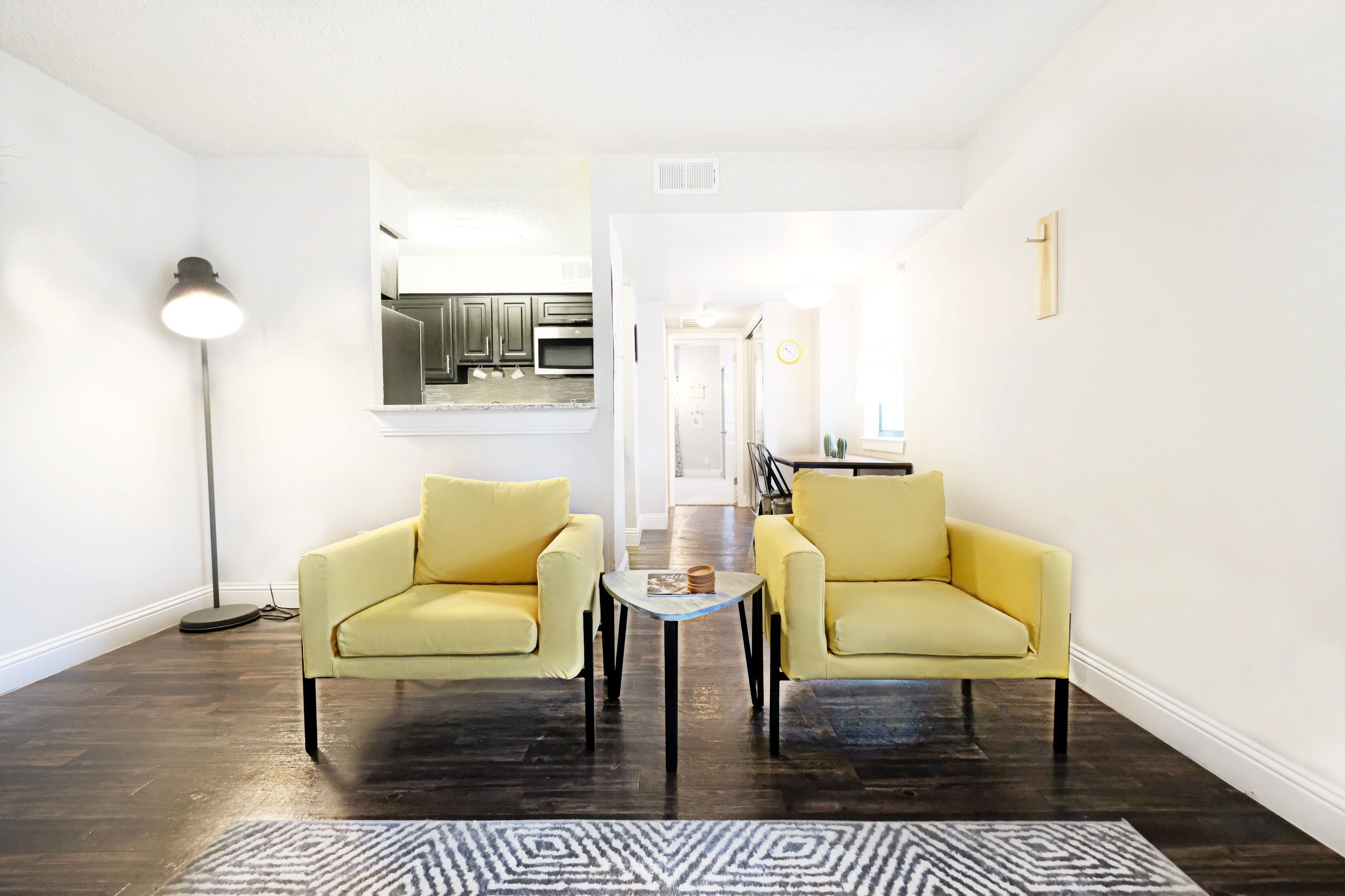 Modern Comfort + Dallas City Flat