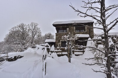 Spa in the house and an unbeatable view of Gredos.
