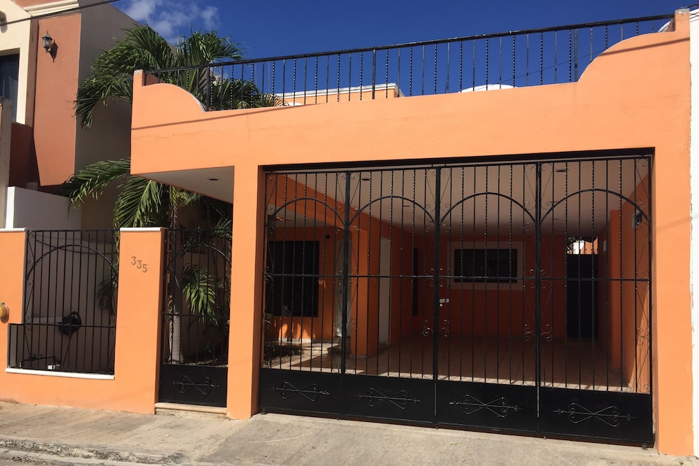 Casa Nidia comfortable near Altabrisa wifi a / c dish
