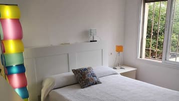 3 slaapkamers, een strijkplank/strijkijzer, wifi, beddengoed