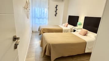 3 slaapkamers, een strijkplank/strijkijzer, reisbedje, wifi