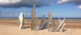 Hus ideell utsatt for sør med terrasse og inngjerdet hage 2 km fra stranden