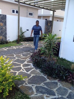 Property grounds - Brand New Villa with Pool (Trou-aux-Biches)