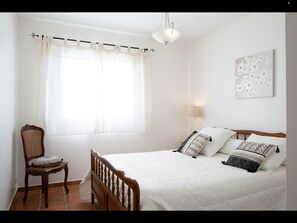 6 bedrooms, iron/ironing board, WiFi, wheelchair access