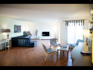 TV - Great House in the heart of the vineyard (Murviel-lès-Béziers)