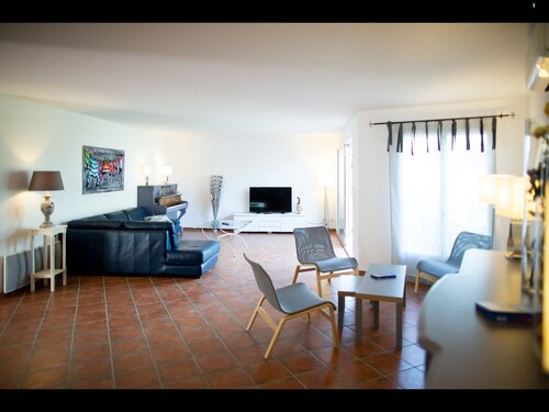 Great House in the heart of the vineyard