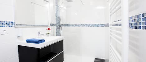 Hair dryer, towels