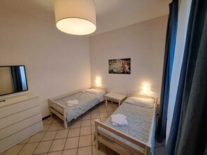 3 chambres, bureau, fer et planche à repasser, Wi-Fi gratuit