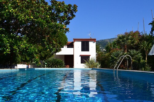 Villa Aurora - Sorrento coast with magnificent view on the Gulf of Naples