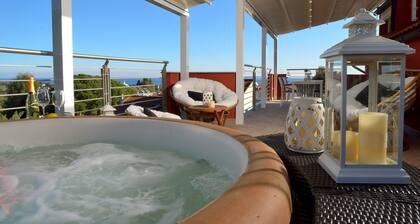 Schönes Ferienhaus mit Whirlpool, Sauna und wunderschöner Terrasse mit Meerblick