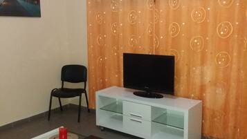 1 bedroom, bed sheets