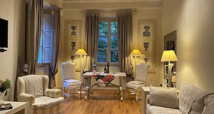 ELEGANT APARTMENT WITH TERRACE IN THE HEART OF THE HISTORICAL CENTER OF LUCCA