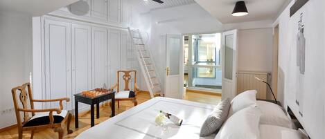 Iron/ironing board, travel cot, free WiFi, bed sheets