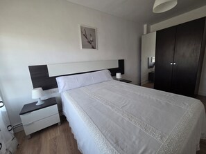 3 chambres, fer et planche Ă repasser, draps fournis