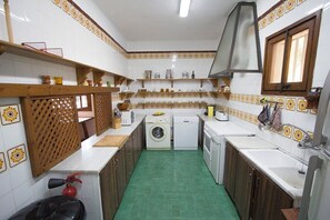 冰箱、微波炉、烤箱、洗碗机