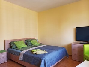 2 bedrooms, iron/ironing board, WiFi, bed sheets