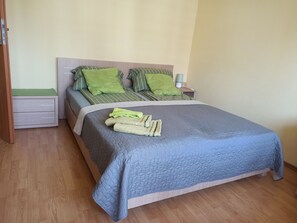 2 bedrooms, iron/ironing board, WiFi, bed sheets