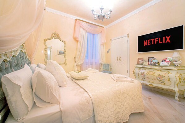 2 dormitoris, caixa forta a l'habitació i planxa i posts de planxar