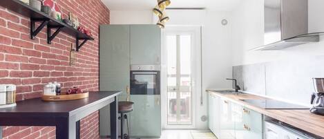 Réfrigérateur, four, plaque de cuisson, lave-vaisselle