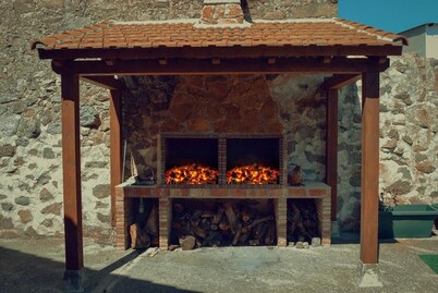 tourist house LA FRAGUA wiffi free, 5 bedrooms 3 bathrooms pets allowed