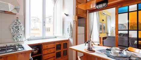 Fridge, oven, stovetop, dishwasher