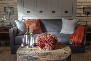 Premium bedding, in-room safe, iron/ironing board, free WiFi - Hotel California (Palm Springs)