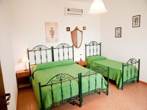 2 camere, ferro/asse da stiro, culla da viaggio, lenzuola