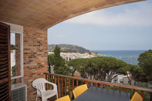 Fabulous apartment with sea views