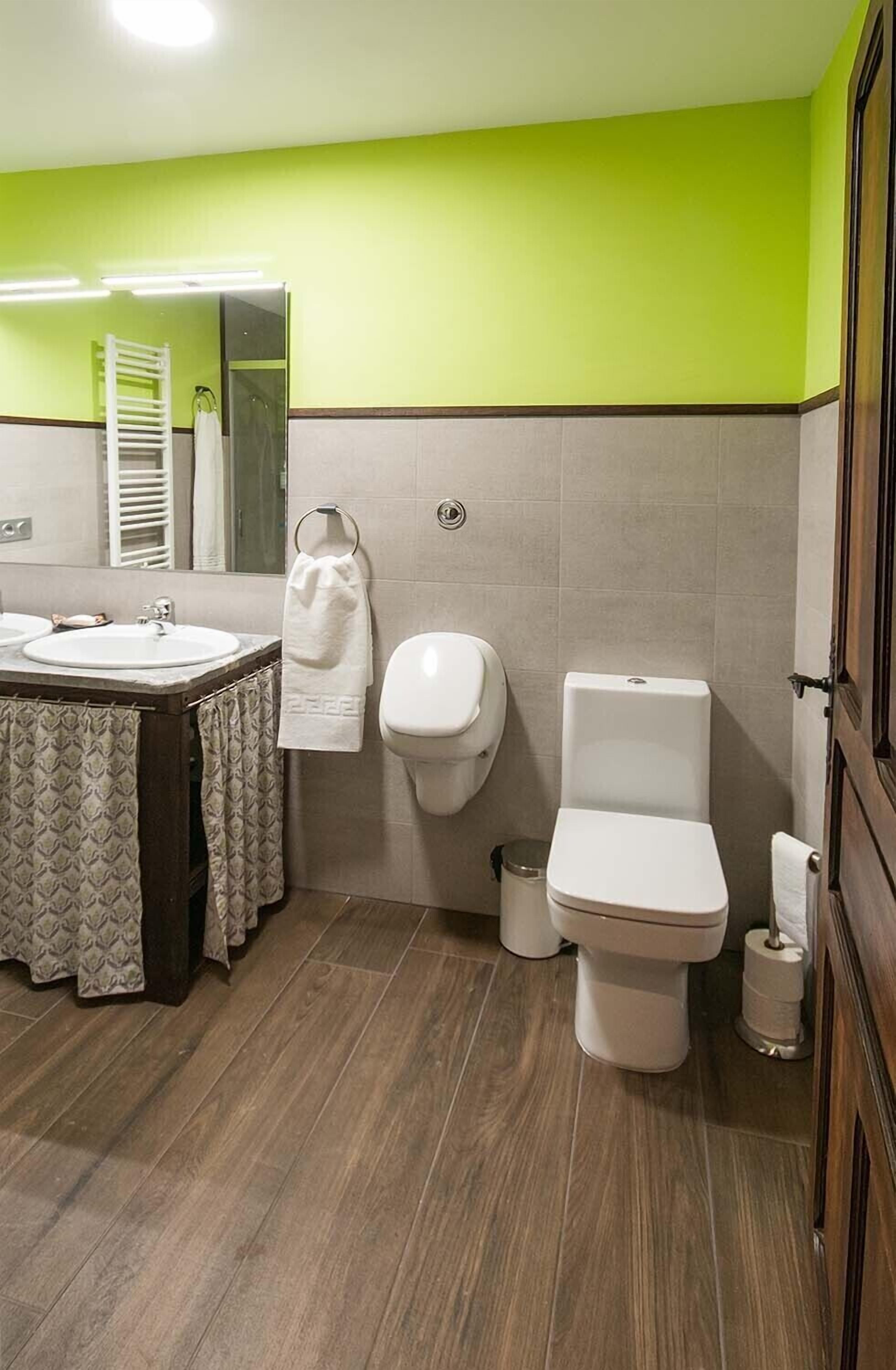 RURAL HOUSE IN SIERRA DE ARALAR, 4O KM FROM SAN SEBASTIAN-30 PAMPLONA 12 PEOPLE