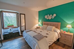 5 bedrooms, iron/ironing board, WiFi, bed sheets - RURAL HOUSE IN SIERRA DE ARALAR, 4O KM FROM SAN SEBASTIAN-30 PAMPLONA 12 PEOPLE (Baráibar)