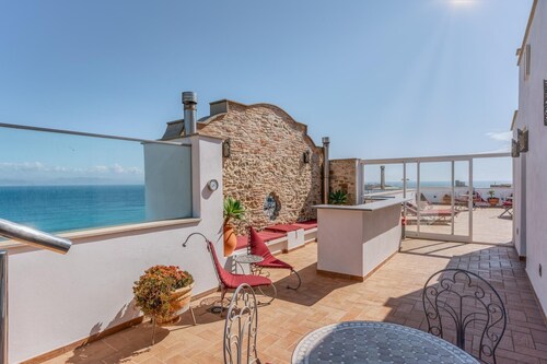 STUDIO AVEC VUE SUR LA MER