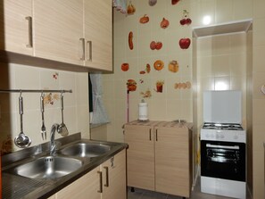 冷蔵庫、オーブン、コンロ、コーヒー / ティーメーカー