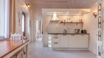 Dishwasher, coffee/tea maker, toaster, cookware/dishes/utensils