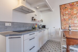 Dishwasher, coffee/tea maker, toaster, cookware/dishes/utensils - Apartment ground floor (Tarifa)