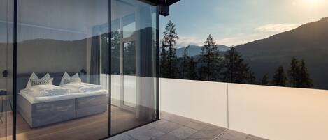 4 bedrooms, iron/ironing board, travel cot, free WiFi