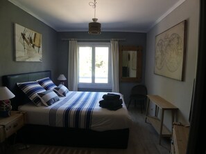 5 bedrooms, travel crib, free WiFi, bed sheets