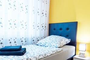 3 bedrooms, iron/ironing board, WiFi, bed sheets - 110 sqm apartment with terrace on the ground floor - cheap night (Bergheim)