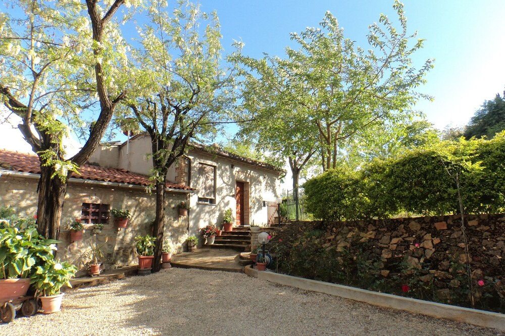 Independent, cozy and private cottage, nestled in the Tuscan countryside