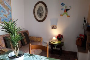 Interior - Independent, cozy and private cottage, nestled in the Tuscan countryside (San Gimignano)