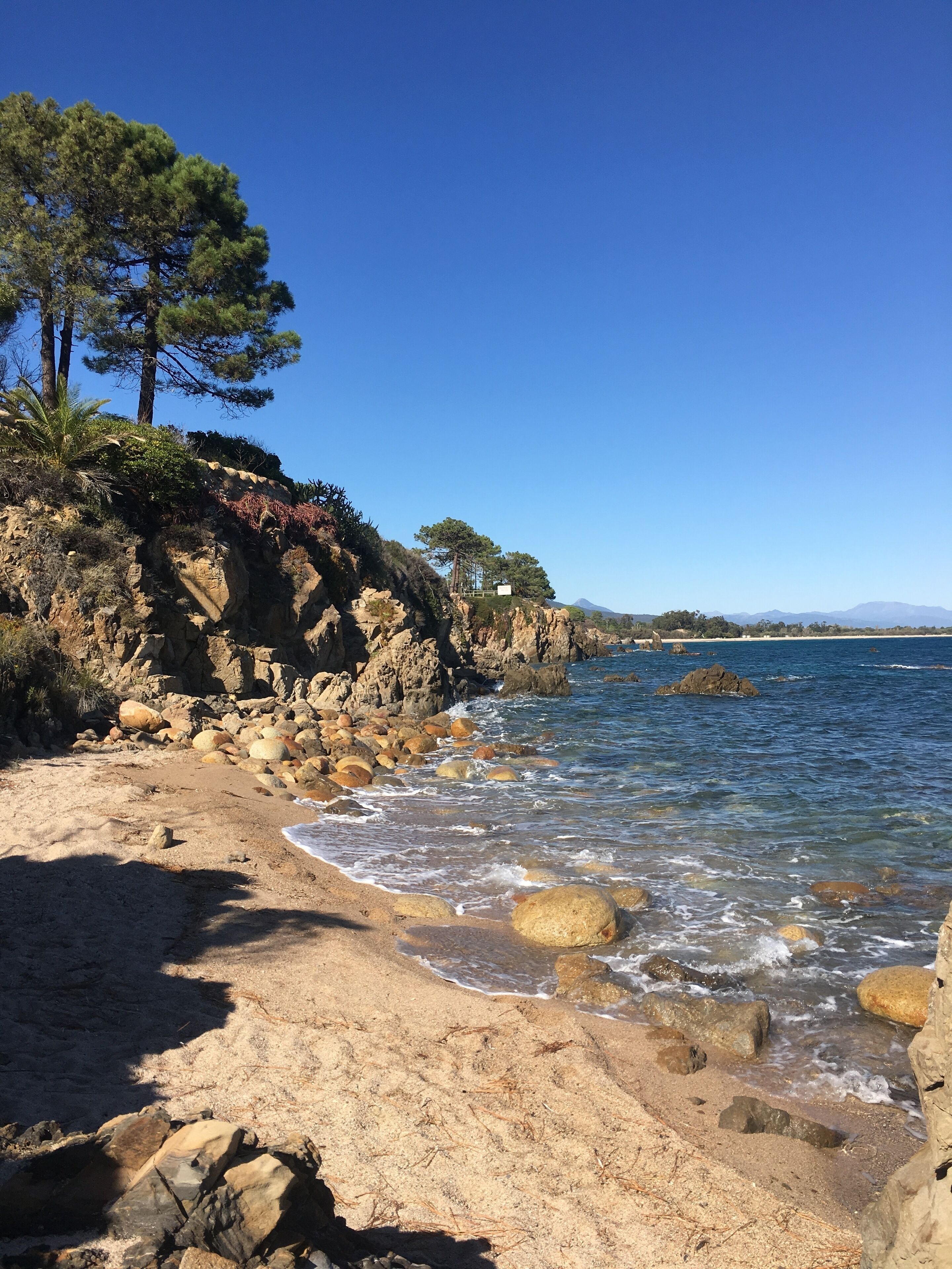 靠近海滩、沙滩椅、沙滩毛巾