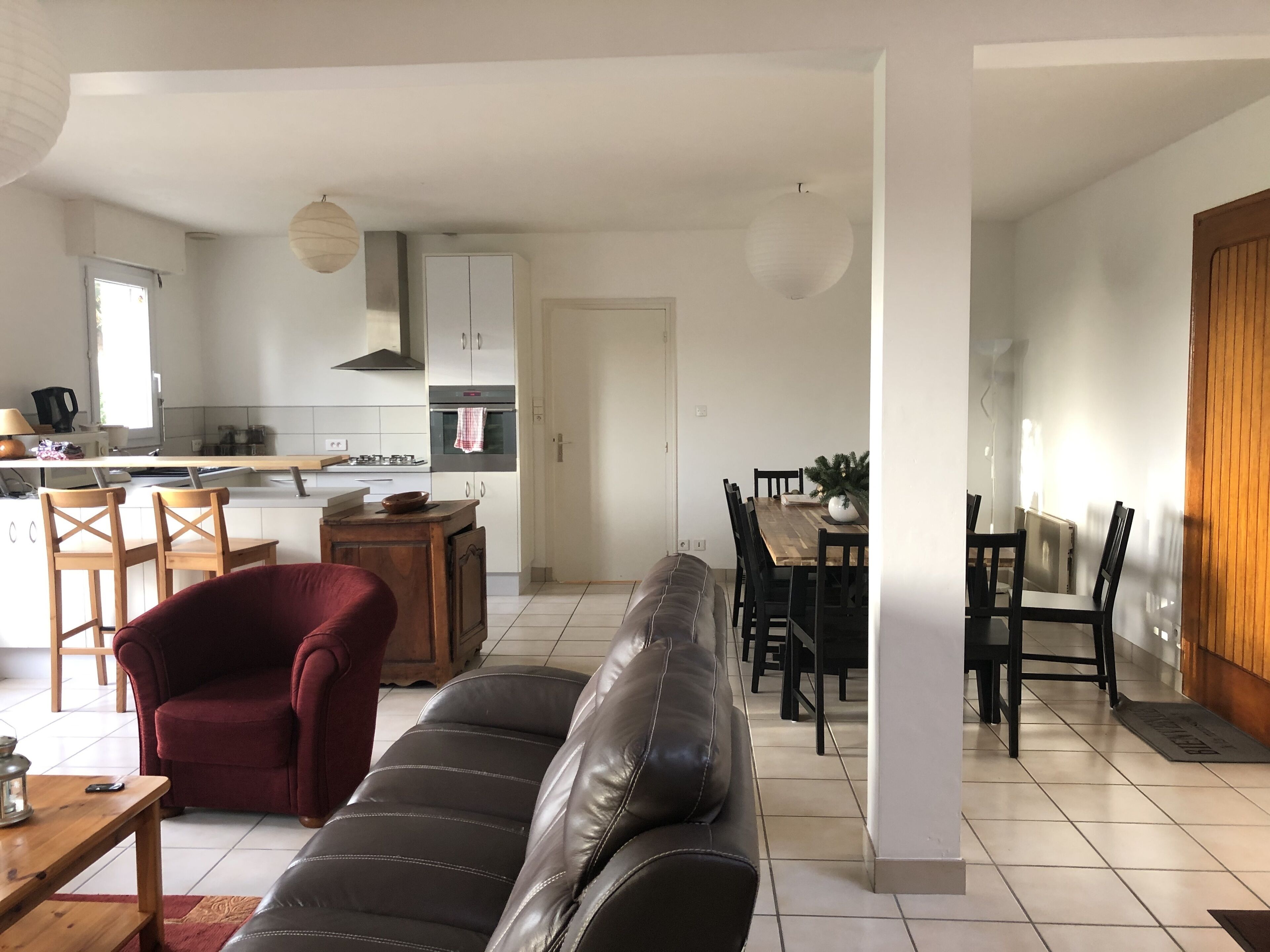 Large house surrounded by nature close to the ocean