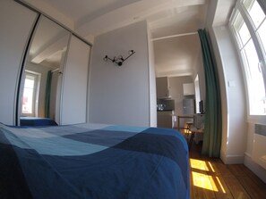 1 chambre, fer et planche à repasser, Wi-Fi gratuit, draps fournis