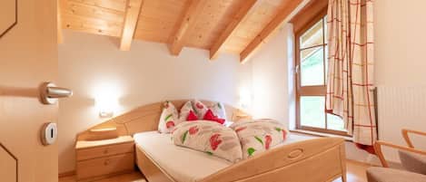 1 bedroom, in-room safe, iron/ironing board, free WiFi