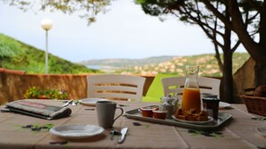 تناول الطعام بالخارج