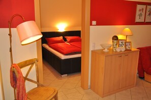 1 bedroom, desk, free WiFi, bed sheets