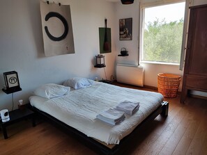 4 chambres, fer et planche à repasser, Wi-Fi gratuit, draps fournis