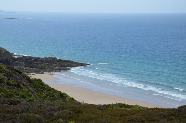 Chaises longues, serviettes de plage