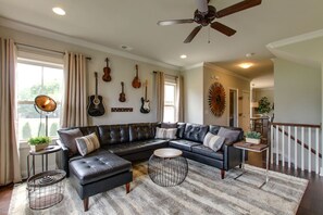 TV - Downtown Dream - Extra Bedding - Mins To Broadway (Nashville)