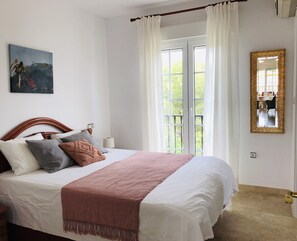 2 Schlafzimmer, Zimmersafe, Bügeleisen/Bügelbrett, WLAN