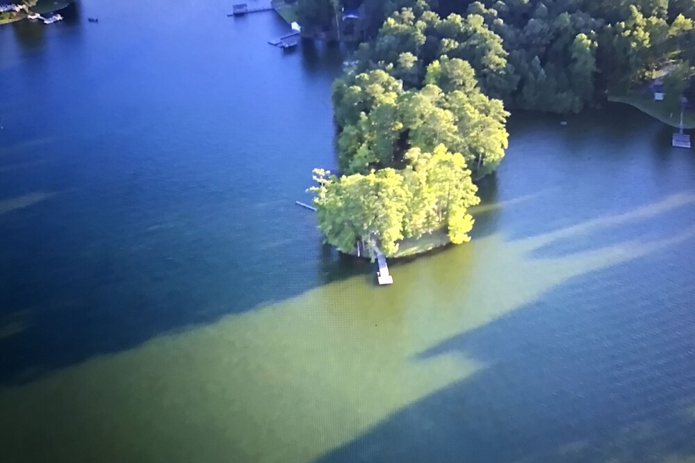 LAKE MARTIN CABIN